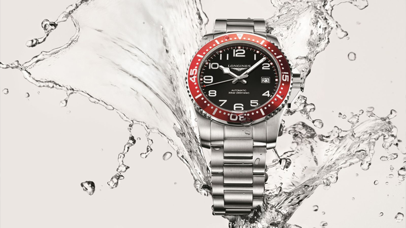 Water Resistance (WR) để chỉ chung cho những chiếc đồng hồ có khả năng kháng nước